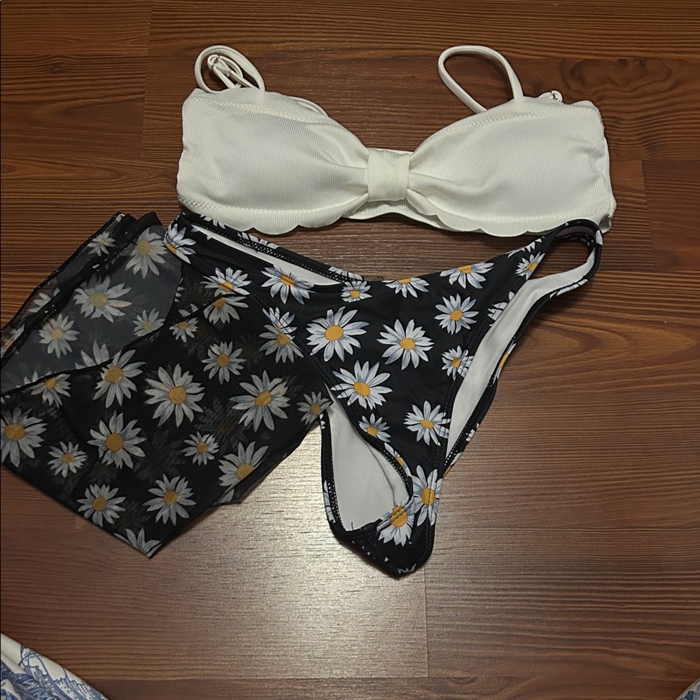 White and Black Daisy Bikini Set